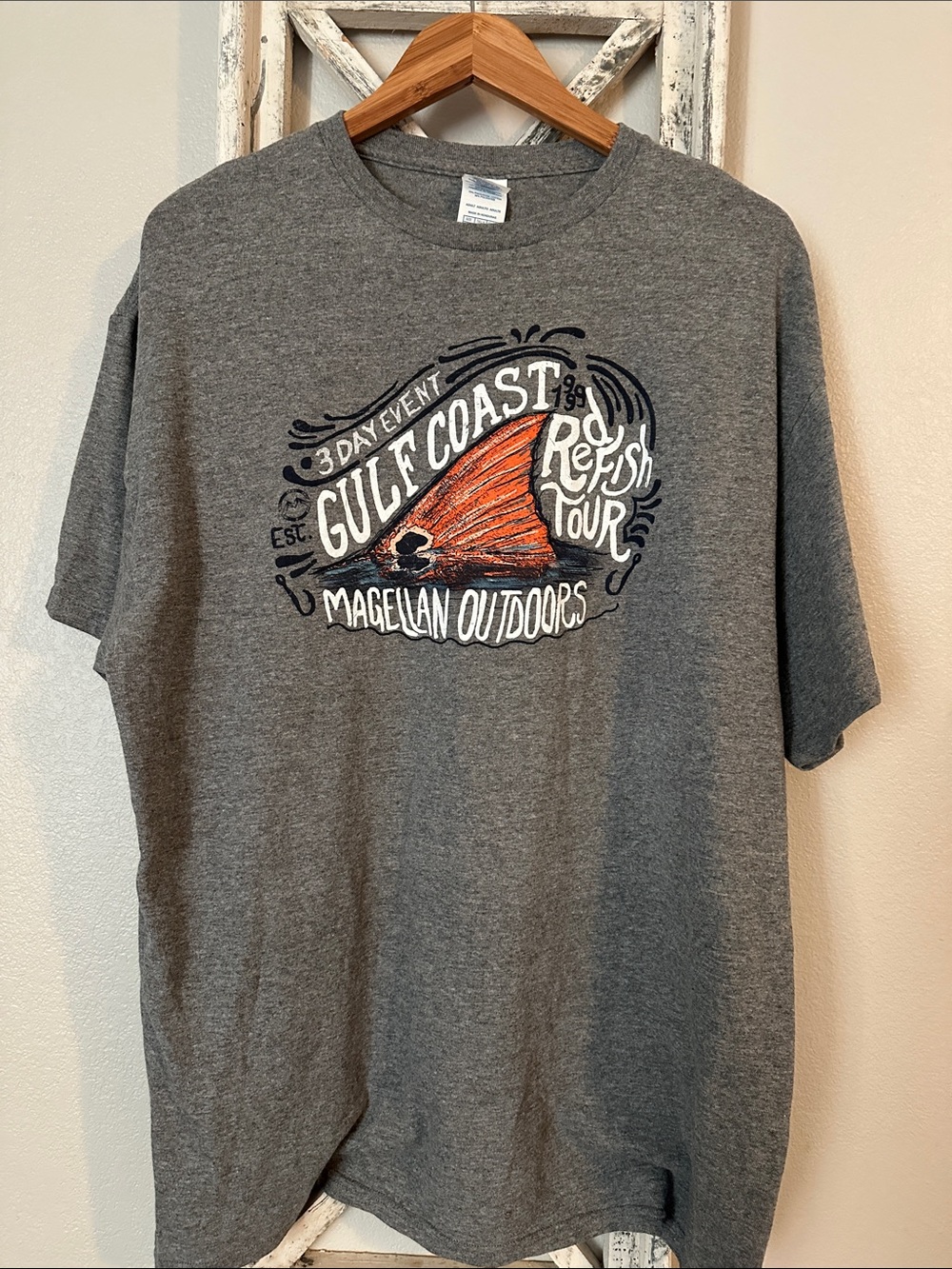 Magellan Outdoors Gray Short Sleeve Tee with Orange Shell Graphic NWOT